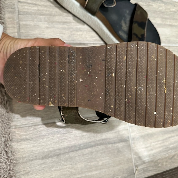 Woman’s sandals size 6 - Picture 4 of 4